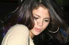 Selena Gomez explica su tatuaje y el anillo de diamantes – Justin?