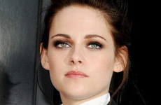 Kristen Stewart pide disculpas a Robert Pattinson por engañarlo!