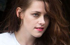 Kristen Stewart se operó los senos? Boob Job!