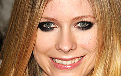 Avril Lavigne COMPROMETIDA con Chad Kroeger? WHAT?