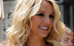 A Britney Spears le ordenan vestirse mejor para X factor?