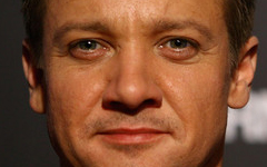 Jeremy Renner: Las Kardashian no tienen talento!