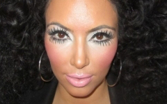 Kim Kardashian maquillada como Diana Ross – OMG!