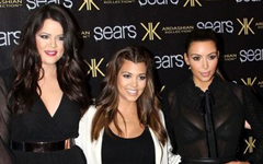 Las Kardashian celebran el primer aniversario de su Kollection!