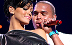 Rihanna reza por Chris Brown… What?