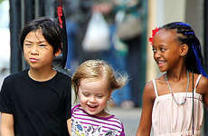 Los hijos de Brangelina, Pax, Vivienne y Zahara en Maleficient!