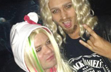Deryck Whibley y Ari Cooper se disfrazan de Avril Lavigne y Chad