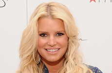 Jessica Simpson debuta su nueva y delgada figura en Macy’s