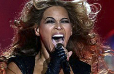 Beyonce acusada de crueldad con los animales por botines de piel