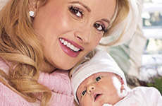 Holly Madison y su bebita Rainbow Aurora! Pic!