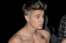 Justin Bieber muestras su six pack! Ok!