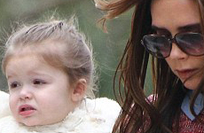 Victoria Beckham y baby Harper Seven en Londres