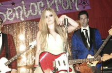 El nuevo single de Avril Lavigne: Here’s To Never Growing Up