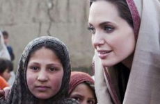 Angelina Jolie abre una escuela de niñas en Afganistan