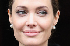 OMG! Angelina Jolie removerá sus ovarios también!