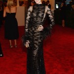 anne-hathaway-punk-caos-met-gala