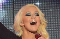 Christina Aguilera muestra su perdida de peso en los Billboards 2013