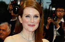 OMG!! Las patas de Julianne Moore en Cannes!! FUG!!!