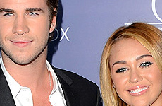 Miley Cyrus y Liam Hemsworth se besan… eso significa que volvieron! Ok!