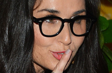 Demi Moore mostrando fotos del ‘paquetito’ de Ashton Kutcher? WTF?