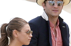 Mila Kunis y Ashton Kutcher de vacaciones en Saint-Tropez