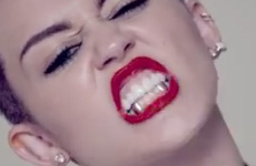 El video de Miley Cyrus "We Can’t Stop" – OMG! WTF?