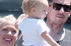 Carey Hart (esposo de Pink) se pelea con un paparazzi abusador!