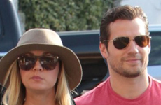 Henry Cavill y Kaley Cuoco son pareja??? WTF???