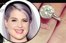 Kelly Osbourne muestra su anillo de compromiso