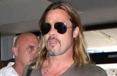 Brad Pitt huele mal – He STINKS – Ewww!