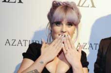 Kelly Osbourne y su manicure de Diamantes de 1 millón de dolares