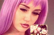 Miley Cyrus se disfraza de Lil Kim en los MTV 1999 para Halloween