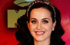 Katy Perry comprometida? Nope! Rumores again!