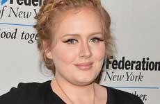 Adele recibe su décimo Grammy en cama