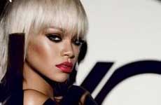 Rihanna topless para MAC Viva Glam!