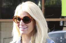 Jessica Simpson en shorts! Daisy Dukes!