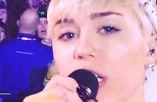Miley Cyrus olvida sus canciones?