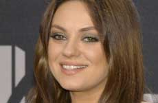 Mila Kunis muestra baby-bump en MTV MA 2014