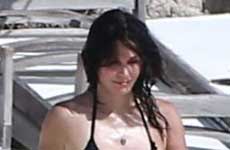 Courteney Cox FABULOSA en bikini a sus 50!