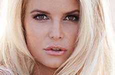 Jessica Simpson posa para su perfume