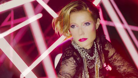 Gwyneth Paltrow como Madonna, Audrey Hepburn y otros iconos Max Factor