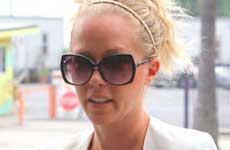 Kendra Wilkinson sin anillo! Será que sí lo botó?