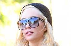 Amanda Bynes ataca a un fan? Comprometida?