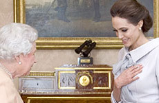 Angelina Jolie y la Reina Isabell II: Dama Honoraria de Inglaterra
