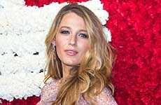 Blake Lively debuta su barriguita en la red carpet!