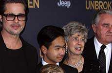 Brad, sus padres, Maddox, Shiloh y Pax: Premier de Unbroken