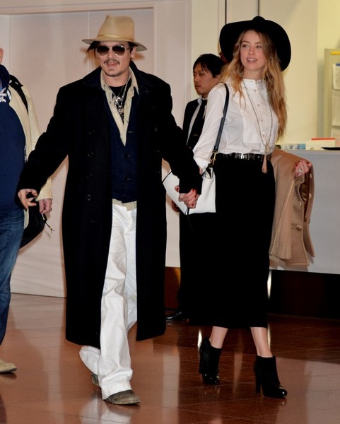 johnny depp amber heard tokyo airport mordecai