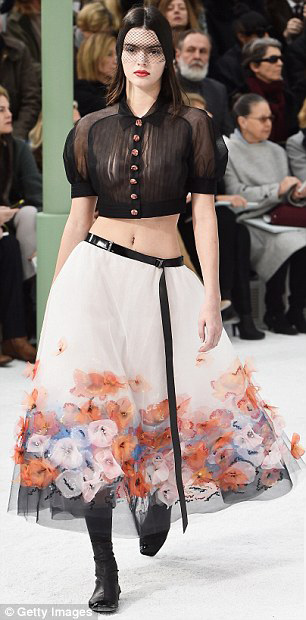 kendall jenner catwalk chanel Paris haute couture