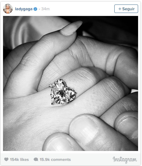 anillo compromiso gaga instagram