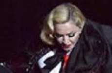 Madonna se cae en los Brit Awards 2015 – Ouch!